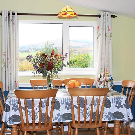 Ceol Na N'ean بيت للعطل